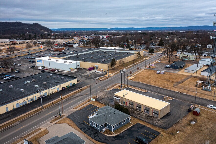 More Photos Of 581 Lester Ave, Onalaska Carwash For Sale