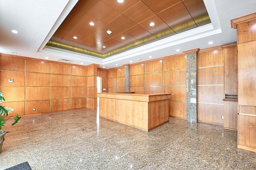 More Photos Of 3411 Tamiami Trl N, Naples Office For Sale