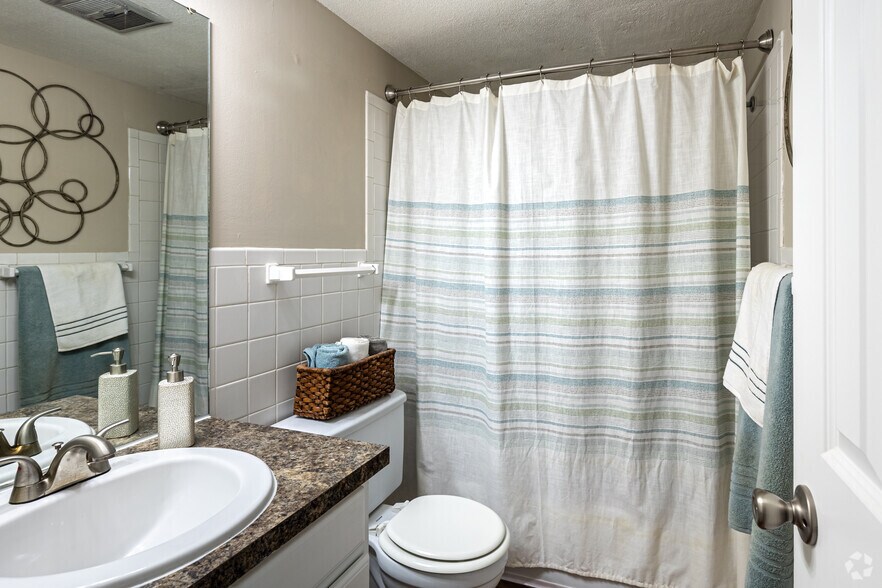 More Photos Of 4128-4154 SW 6th Ave, Topeka Apartments For Sale