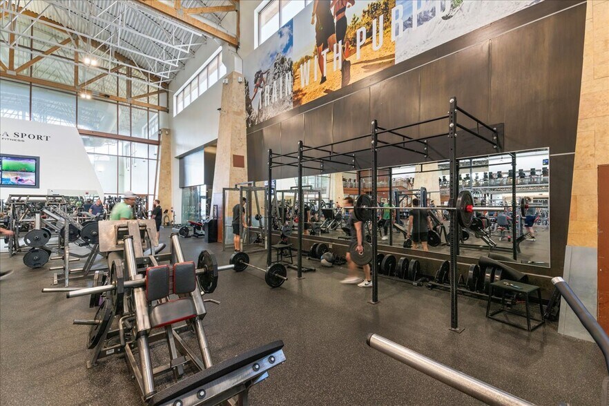 More Photos Of 801 E Parkcenter Blvd, Boise Health Club For Sale