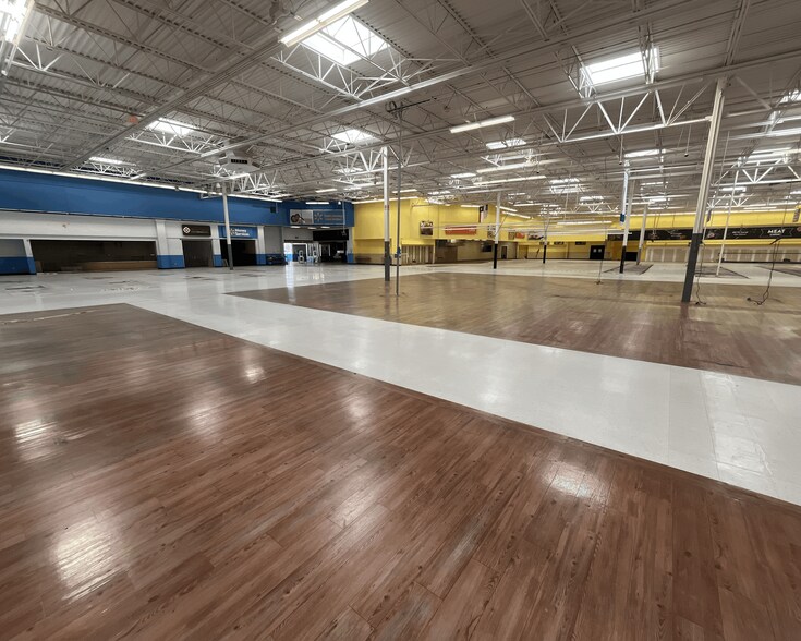 More Photos Of 3155 W Wheatland Rd, Dallas Freestanding For Sale