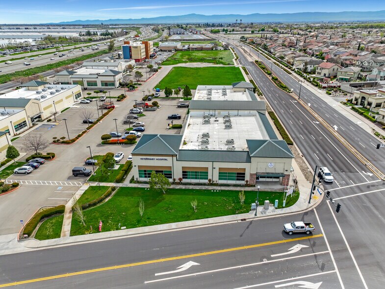 More Photos Of 17270-17272 Golden Valley Pky, Lathrop Office For Sale