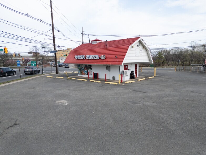 More Photos Of 735 E Hazelwood Ave, Rahway Freestanding For Sale