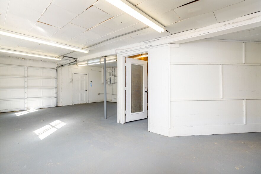 More Photos Of 2336 Old Knoxville Pike, Maryville Light Manufacturing For Sale