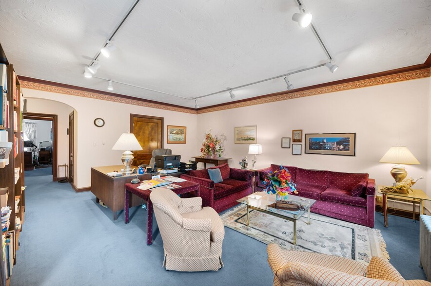 More Photos Of 16903 Fischer Rd, Cleveland Office For Sale