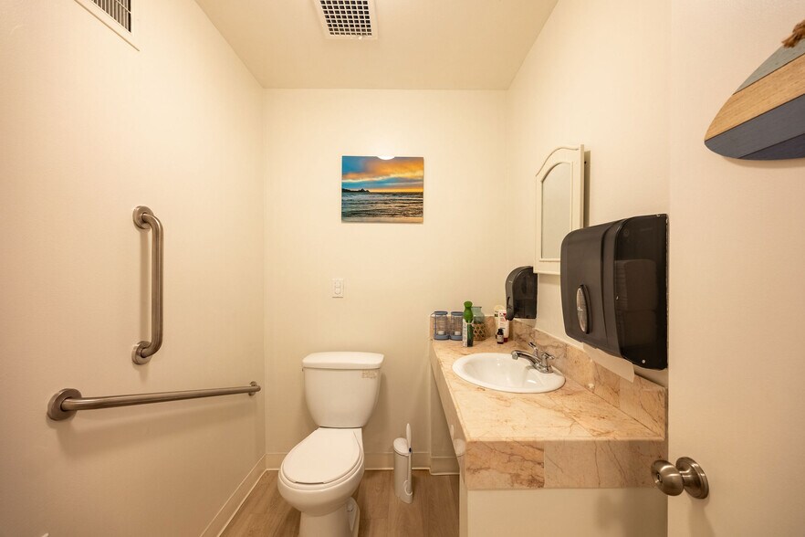 More Photos Of 667-669 Crespi Dr, Pacifica Medical For Sale