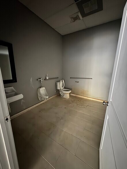 More Photos Of 20680 Westheimer Pky, Katy Unknown For Lease