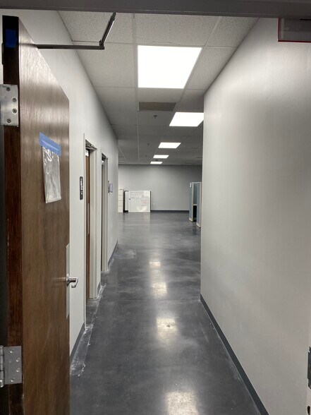 More Photos Of 8010 Sunport Dr, Orlando Light Distribution For Sale