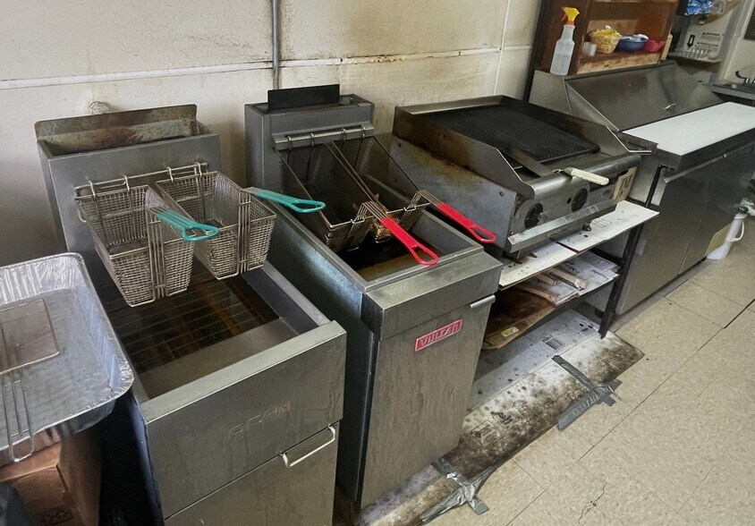 More Photos Of 71 Spring St, Eureka Springs Restaurant For Sale