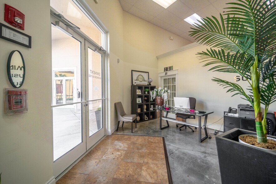 More Photos Of 1804 N Dixie Hwy, West Palm Beach Office For Sale