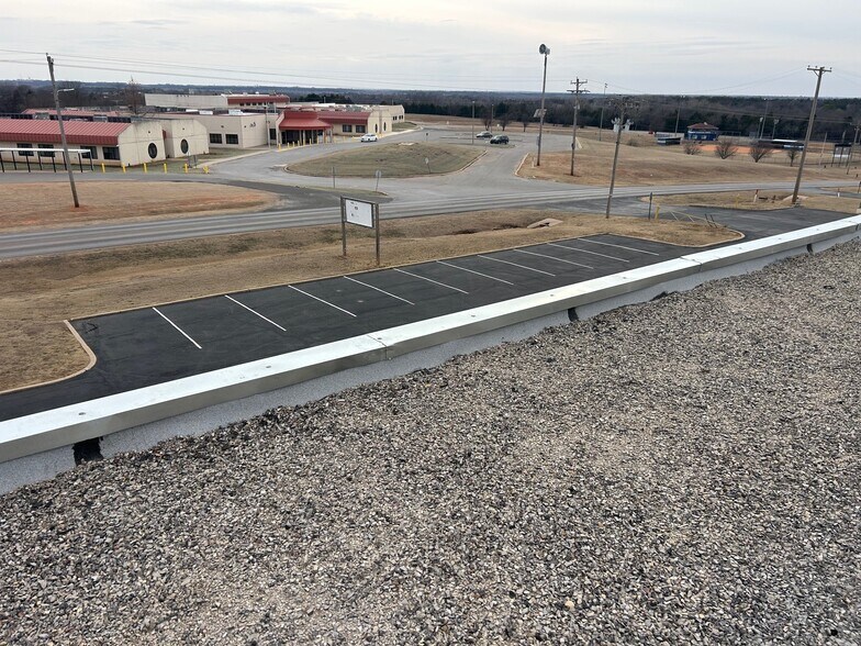 More Photos Of 1103 E Maguire Rd, Noble Light Manufacturing For Sale