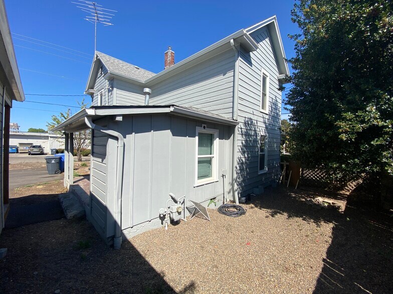 More Photos Of 1625 12th St SE, Salem Office Residential For Sale