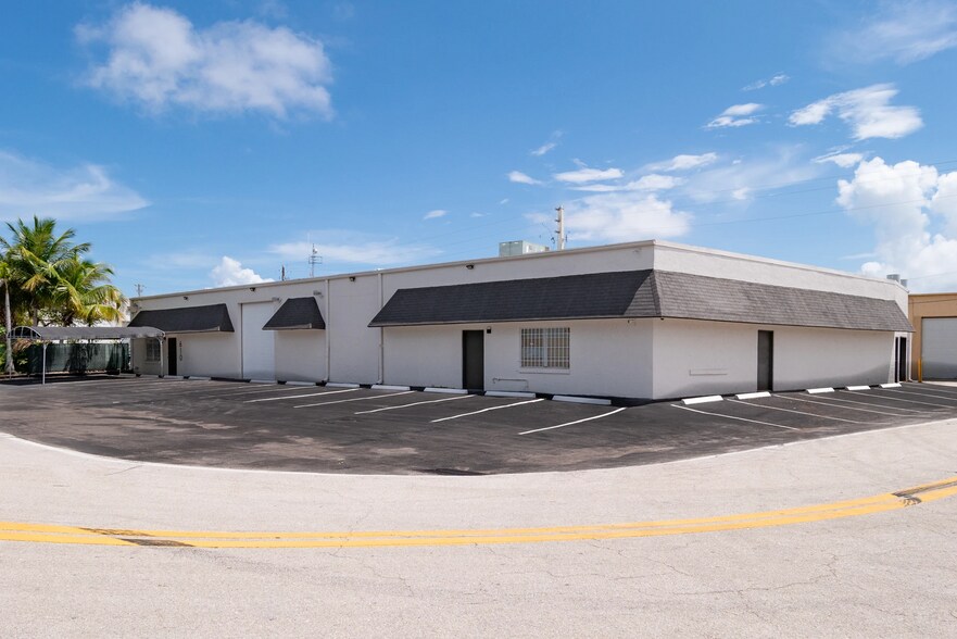 More Photos Of 610 NE 29th St, Pompano Beach Warehouse For Lease