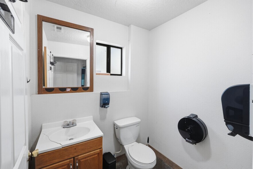 More Photos Of 606 Romero St, Belen Flex For Sale