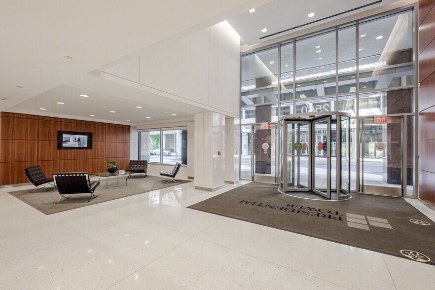 More Photos Of 2550 S Clark St, Arlington Office For Sale