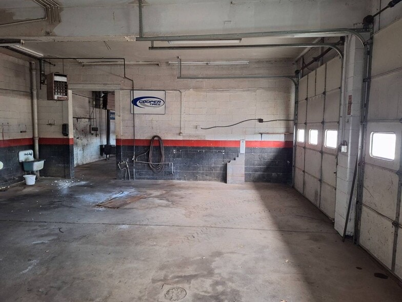 More Photos Of 5115 N US Highway 23, Oscoda Auto Repair For Sale