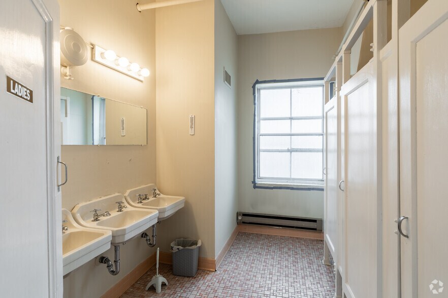 More Photos Of 153 Central Ave, Albany Storefront Retail Office For Lease