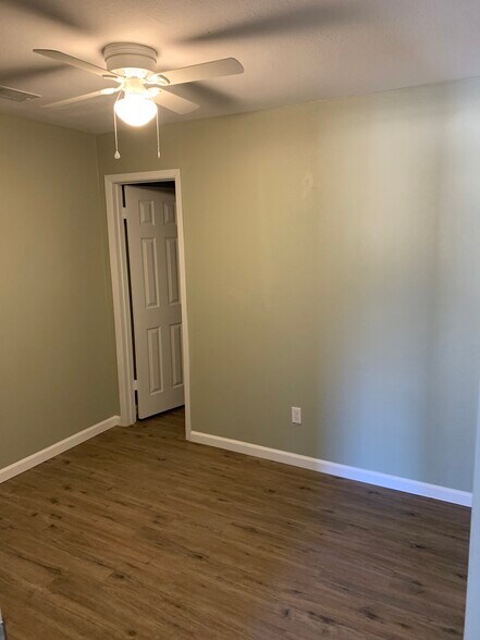 More Photos Of 2001 E 20th St, Hooks Apartments For Sale