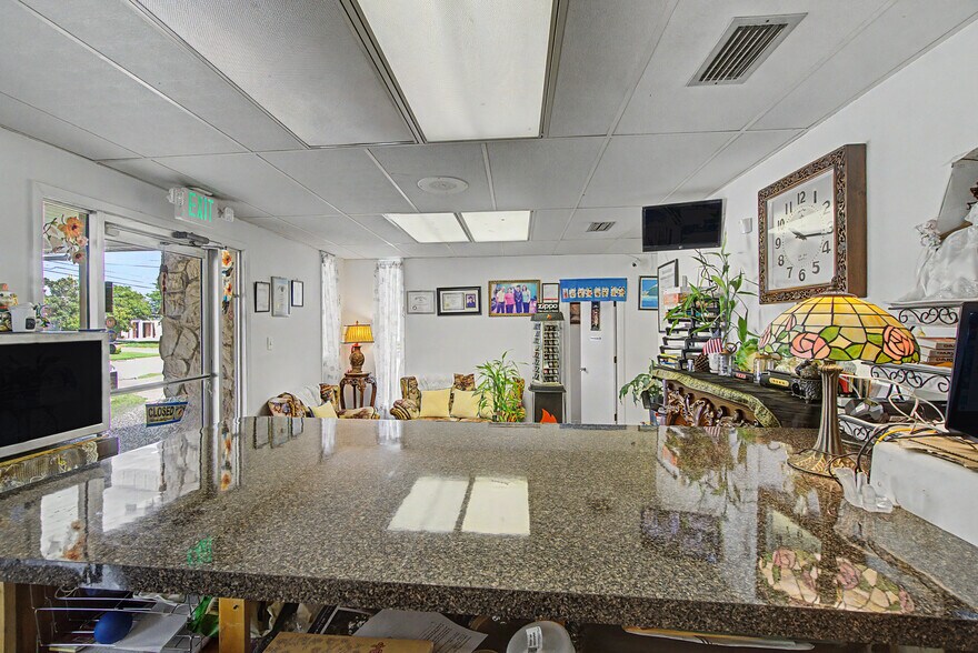 More Photos Of 71 Midtown Park W, Mobile Medical For Sale