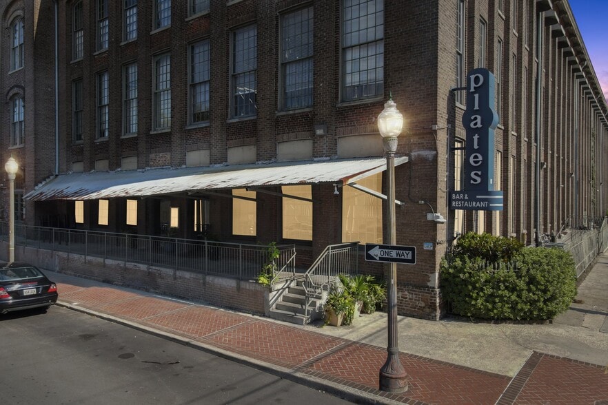 Primary Photo Of 1051 Annunciation St, New Orleans Restaurant For Sale