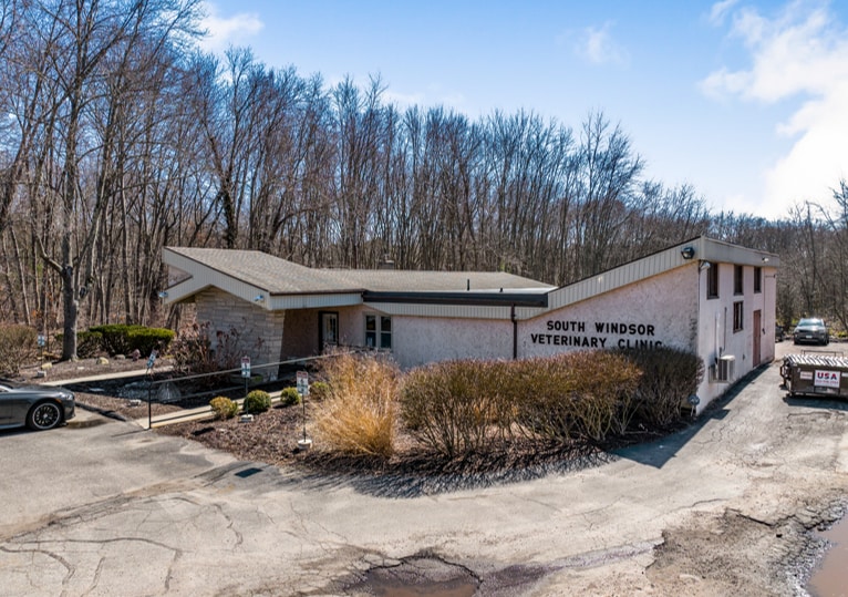 More Photos Of 69 Oakland Rd, South Windsor Veterinarian Kennel For Sale