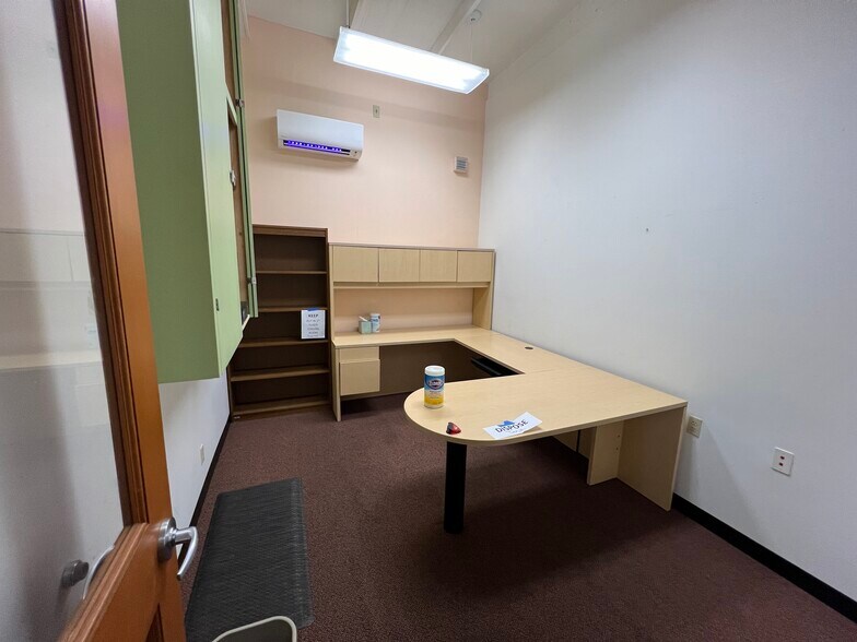 More Photos Of 894 Queen St, Honolulu Storefront Retail Office For Lease