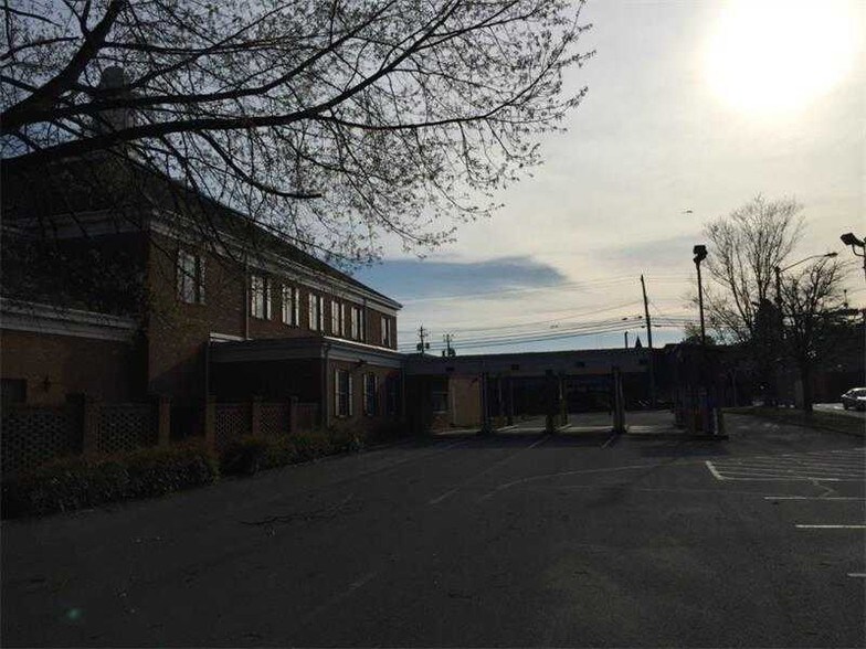 More Photos Of 102 E Main St, Cartersville Bank For Lease