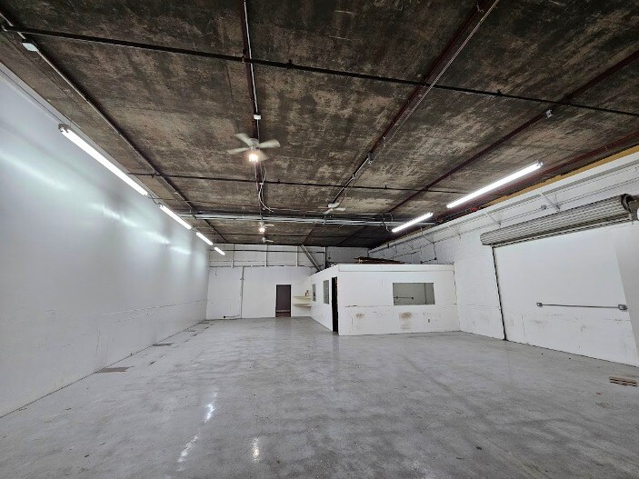 More Photos Of 590 E 16th St, Los Angeles Manufacturing For Lease
