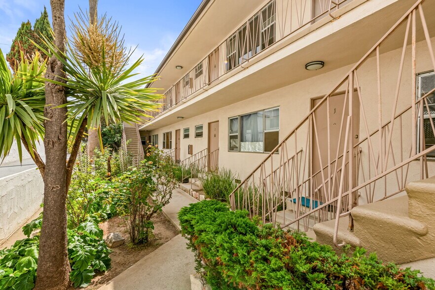 More Photos Of 1050 12th St, Santa Monica Apartments For Sale