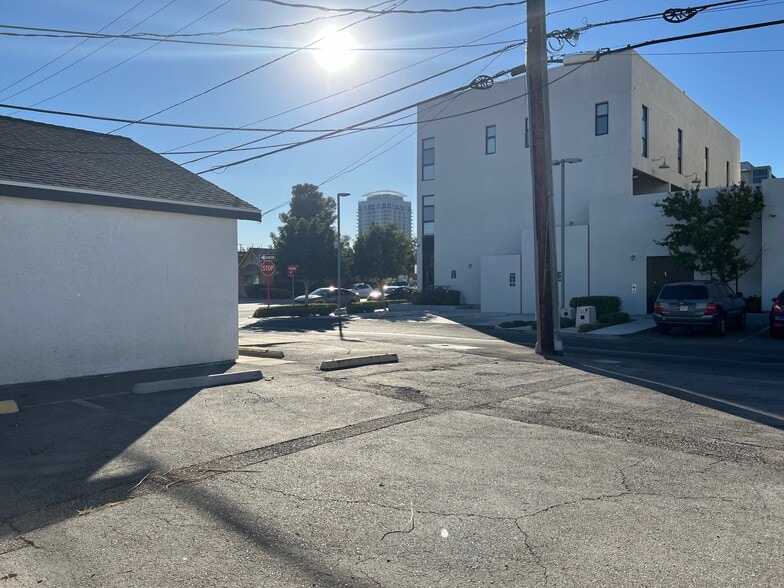 More Photos Of 530 S 7th St, Las Vegas Office Residential For Lease
