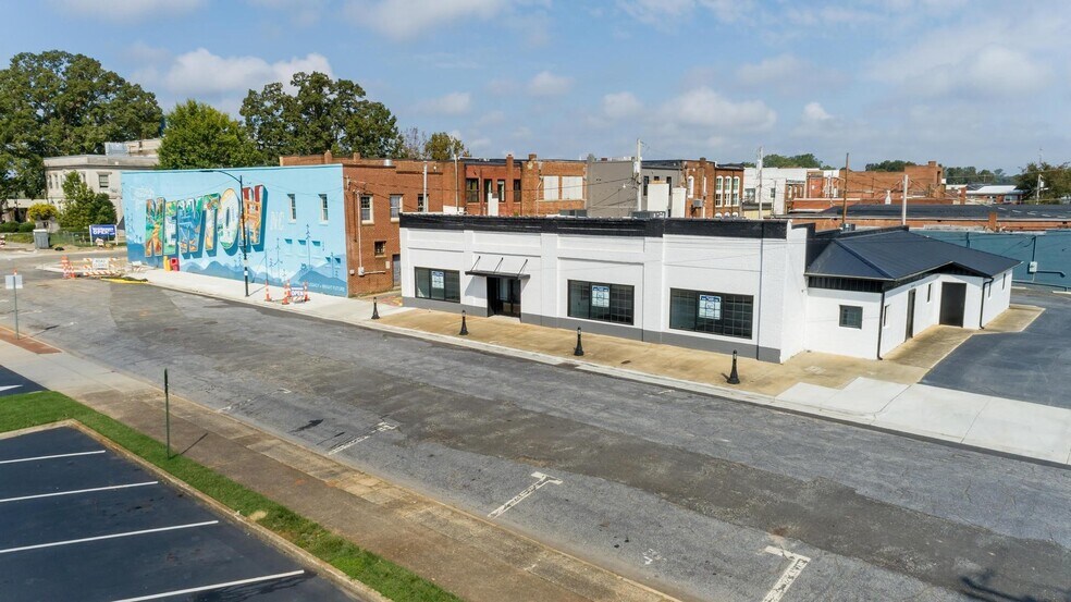 More Photos Of 110 E A St, Newton Freestanding For Lease