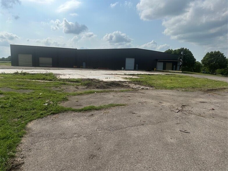 More Photos Of 1800 North Collins Fwy, Howe Manufacturing For Sale