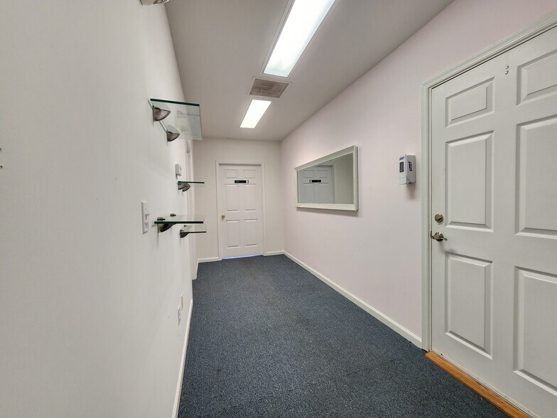 More Photos Of 722 Grant St, Herndon Medical For Sale