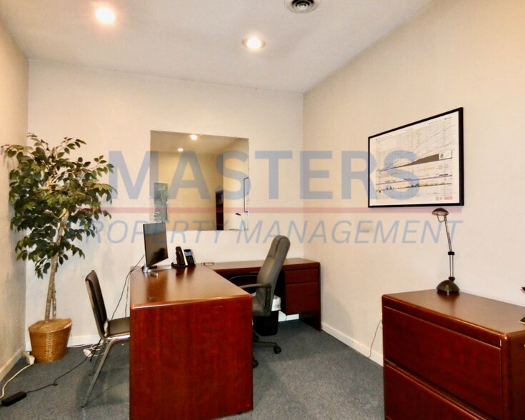 More Photos Of 836 W South Boundary St, Perrysburg Office Residential For Lease