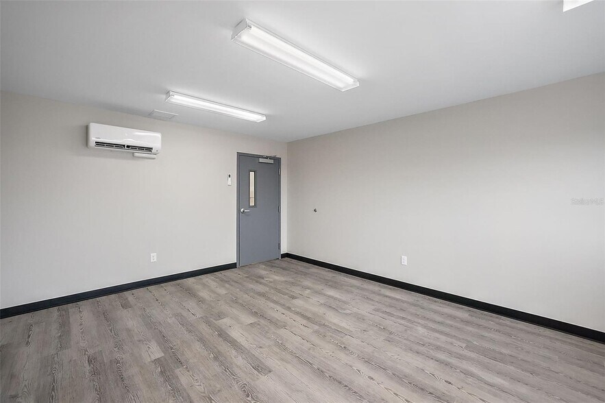 More Photos Of , Leesburg Industrial For Sale