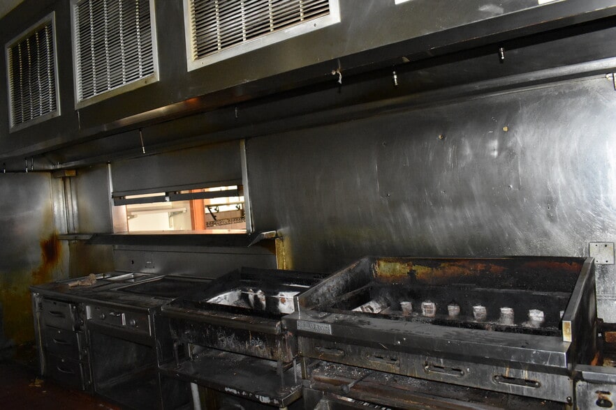 More Photos Of 44430 20th St W, Lancaster Restaurant For Lease