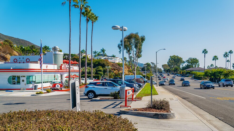 More Photos Of 30622 Coast Hwy, Laguna Beach Restaurant For Sale