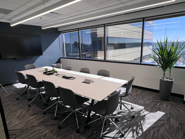 More Photos Of 570 Lake Cook Rd, Deerfield Coworking Space
