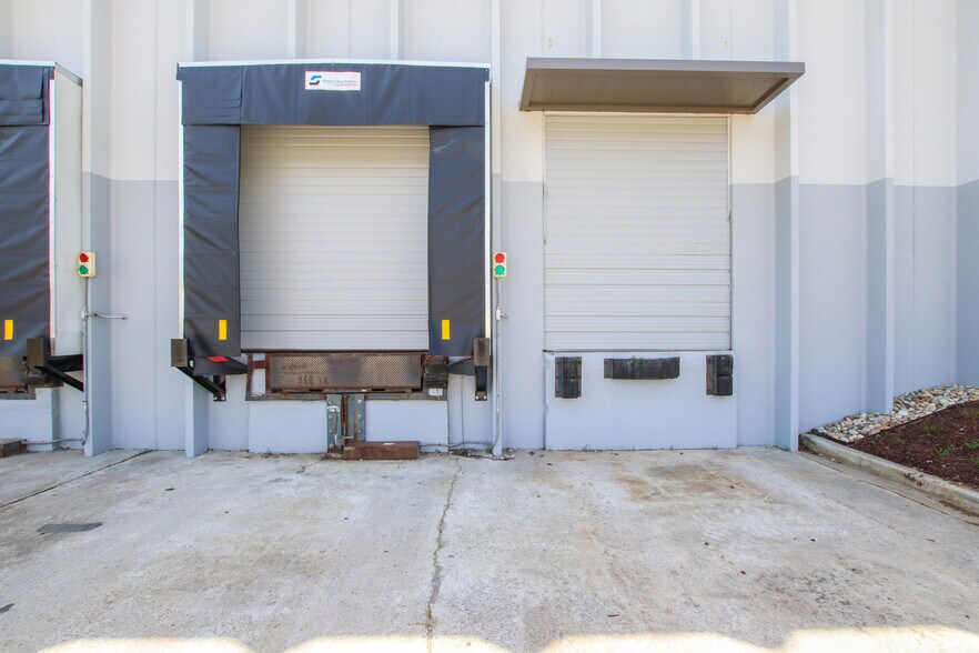 More Photos Of 7391 Pepperdam Ave, North Charleston Warehouse For Lease