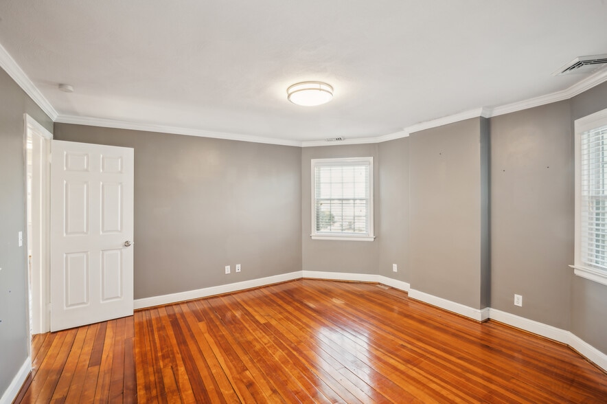 More Photos Of 2638-2650 Main St, Glastonbury Office For Lease