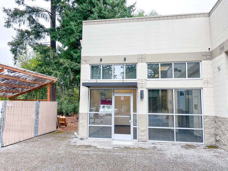 More Photos Of 6455 Lakeview Blvd, Lake Oswego Flex For Lease
