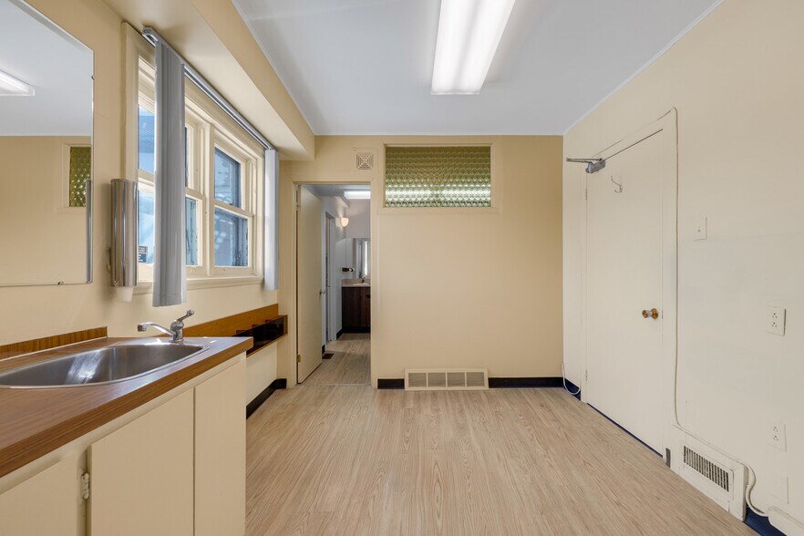 More Photos Of 5870 Rue Sherbrooke E, Montréal Office For Lease