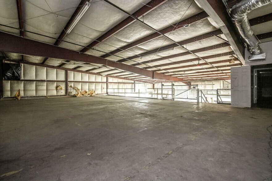 More Photos Of 4282-4364 E Blue Lick Rd, Louisville Warehouse For Sale