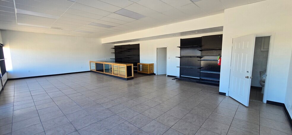 More Photos Of 6109 S I 35 Service Rd, Oklahoma City Flex For Lease