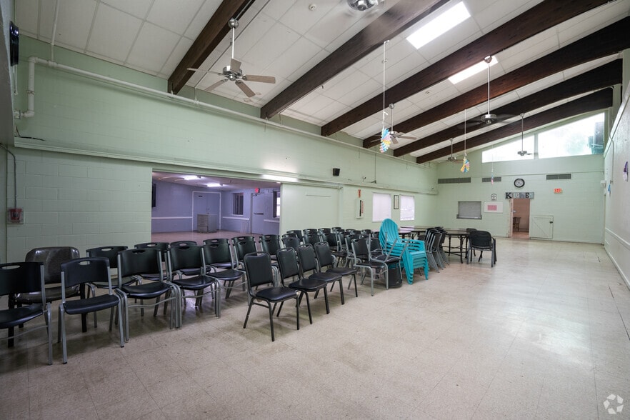 More Photos Of 1415 W Washington St, Brownsville Healthcare For Sale