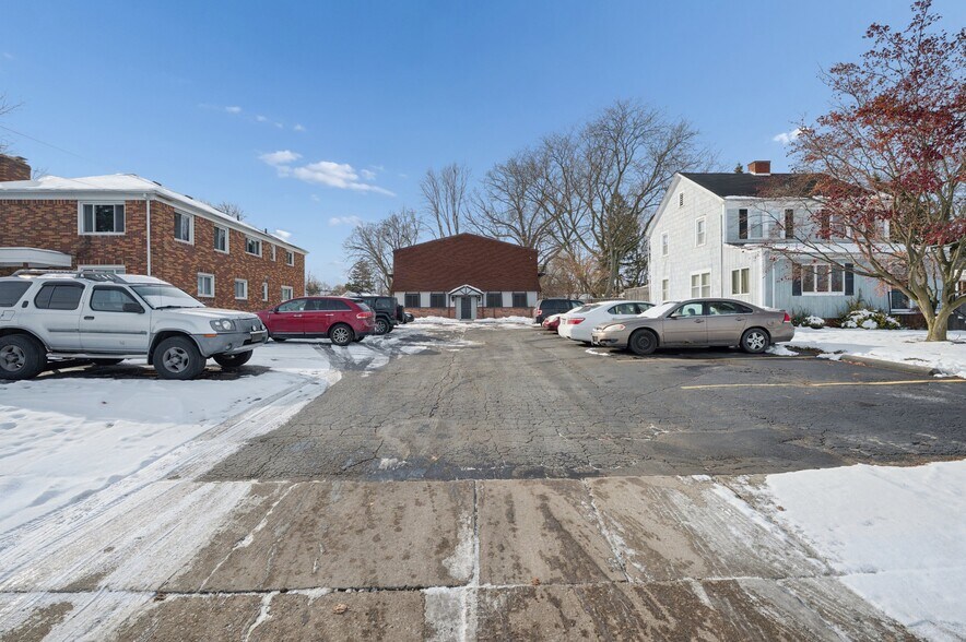 More Photos Of 2061 Tremainsville Rd, Toledo Apartments For Sale