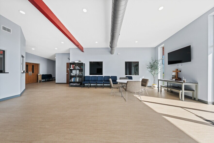 More Photos Of 4159 Highway 6, Clifton Showroom For Sale