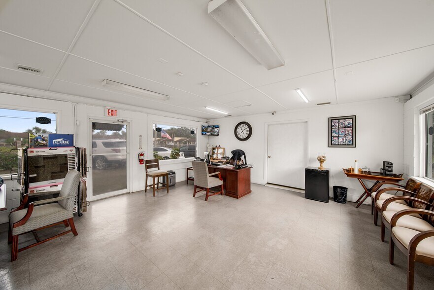 More Photos Of 1421 Griffin Rd, Leesburg Freestanding For Sale