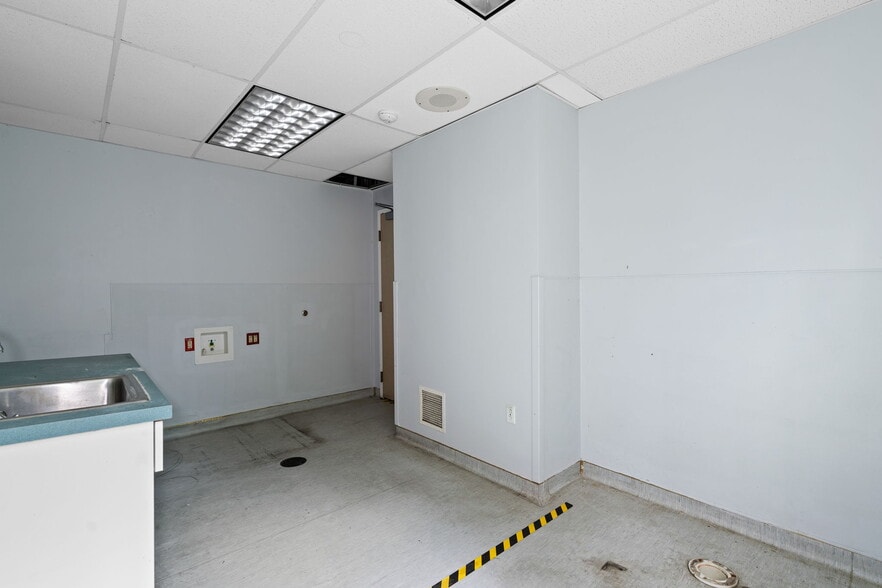 More Photos Of 4 Corwin Ct, Newburgh Medical For Sale