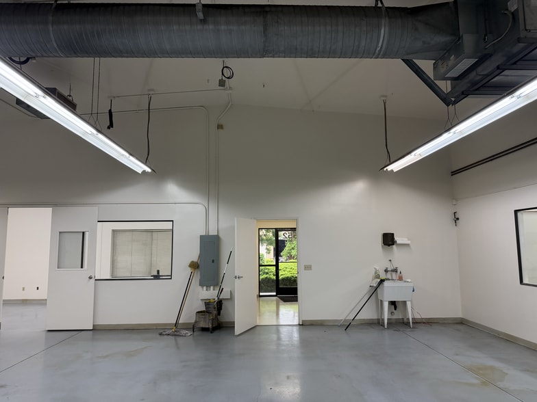 More Photos Of 552 Hi Tech Pky, Oakdale Warehouse For Sale